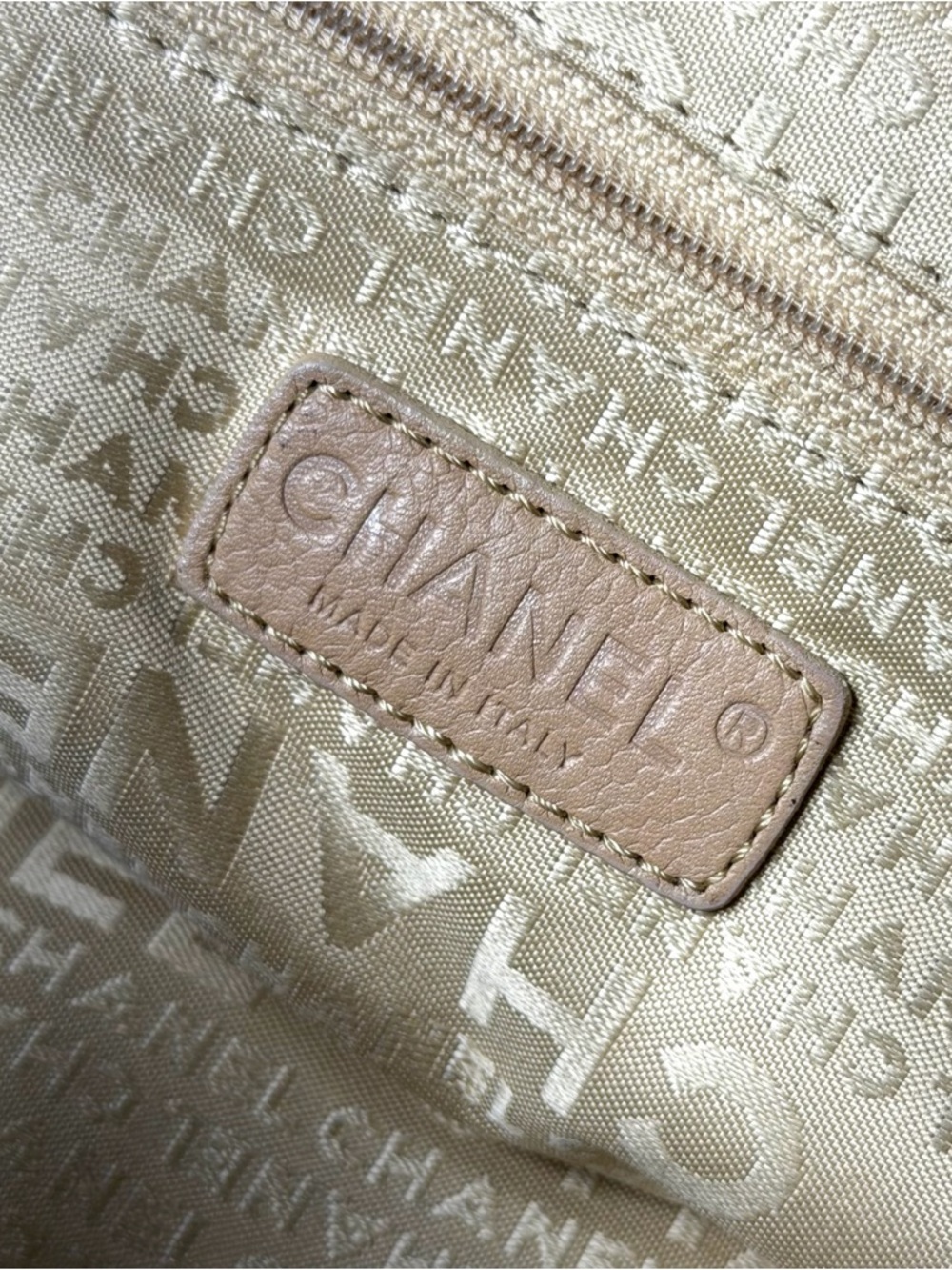 Chanel 2004 Vintage LAX Square Stitch Soft Caviar CC Tote in Beige - Picture 13 of 14
